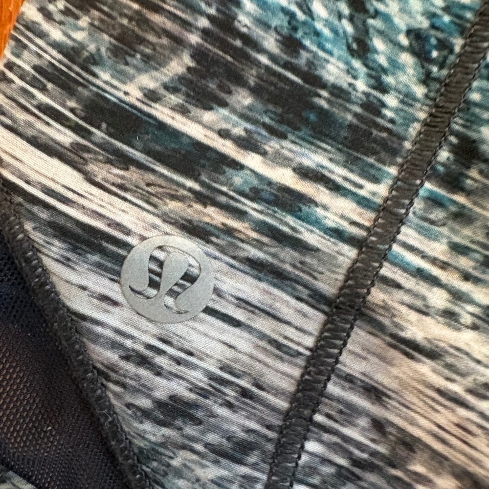 Lululemon Women 6 Tall Shorts Blue Gray Printed Hotty Hot Mesh Trim Activewear - Picture 3 of 5